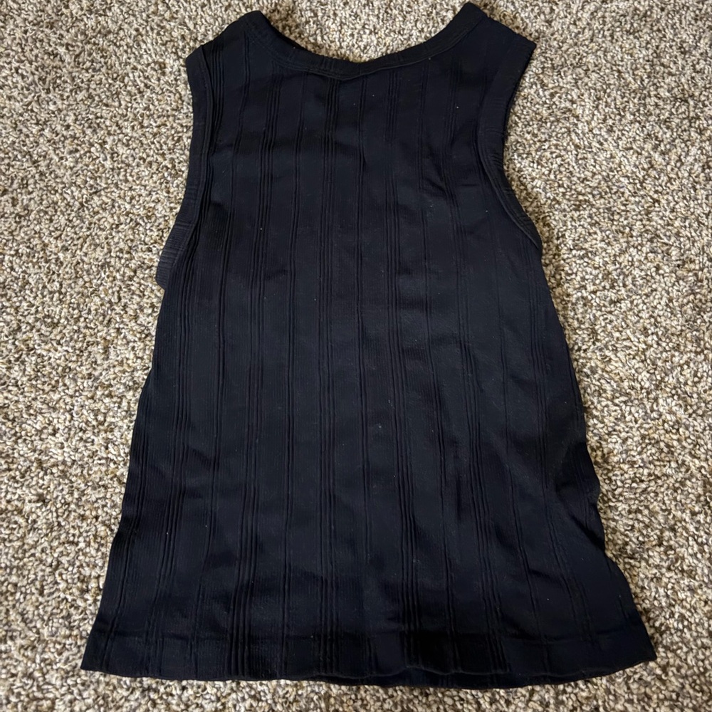 Black ribbed shirt